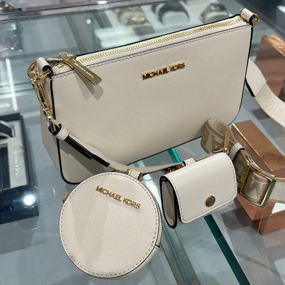 MICHAEL KORS
Jet Set Saffiano Leather Crossbody Bag with Case Apple Airpods Pro® - Picture 9 of 16